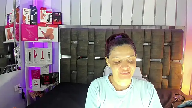 Snapshot of KatteMoss chatting on 4, 6, 2026 KatteMoss online show from 4, 6, 2026