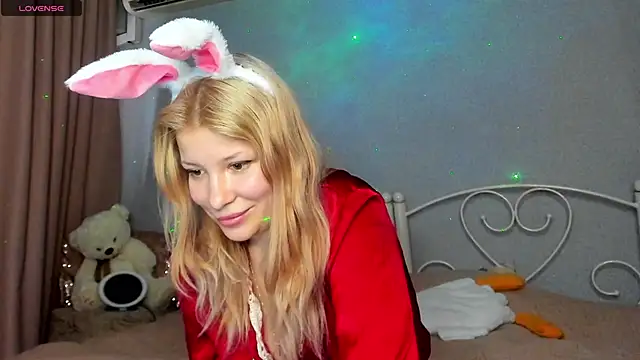 Snapshot of Leila_purr18 chatting on 13, 12, 2024 Leila purr18 online show from 13, 12, 2024