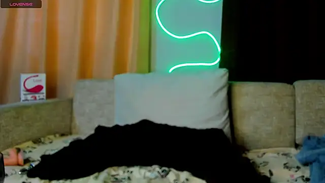 Snapshot of Leila_purr18 chatting on 25, 2, 2025 Leila purr18 online show from 25, 2, 2025