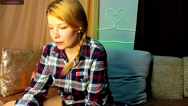 Snapshot of Leila_purr18 chatting on 15, 3, 2025 Leila purr18 online show from 15, 3, 2025