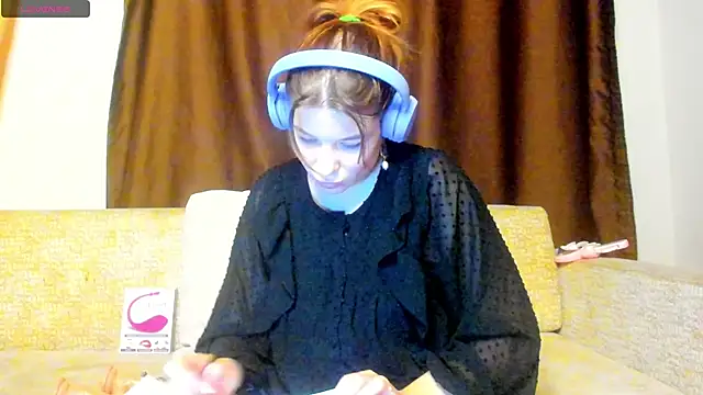 Snapshot of Leila_purr18 chatting on 27, 9, 2025 Leila purr18 online show from 27, 9, 2025