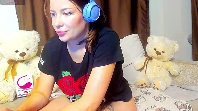 Snapshot of Leila_purr18 chatting on 5, 10, 2025 Leila purr18 online show from 5, 10, 2025
