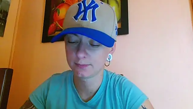Snapshot of tomboyblue chatting on 22, 7, 2026 tomboyblue online show from 22, 7, 2026