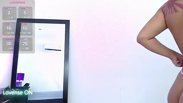 Snapshot of queenie_star chatting on 18, 3, 2025 queenie star online show from 18, 3, 2025