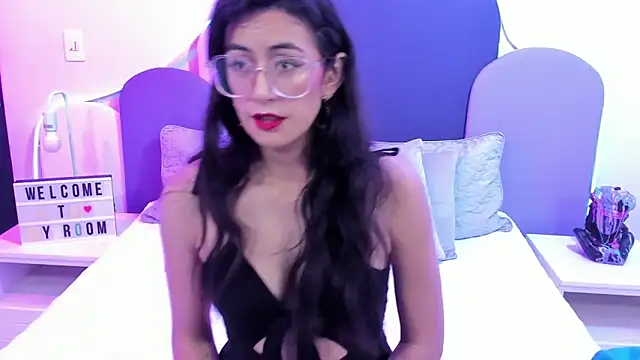 SophieGomez22 online show from 5, 2, 2025