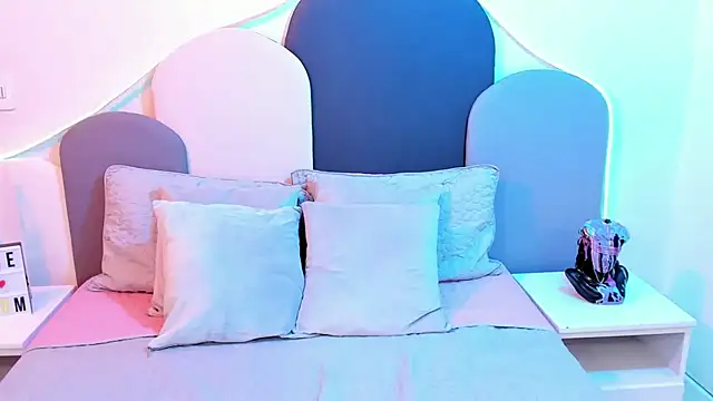 SophieGomez22 online show from 8, 3, 2025