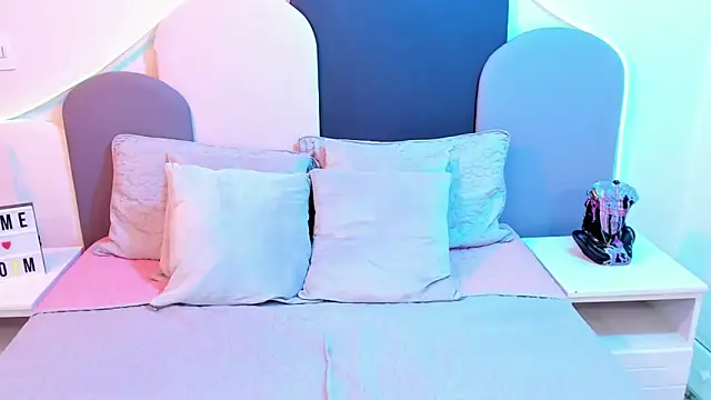 SophieGomez22 online show from 9, 3, 2025