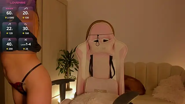 Snapshot of LittleSofia_ chatting on 10, 10, 2025 LittleSofia online show from 10, 10, 2025