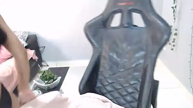 Livia Diaz online show from 28, 11, 2025