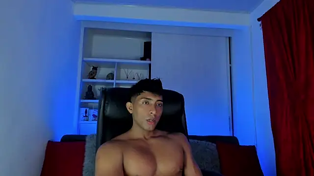 Snapshot of Couple_muscle1 chatting on 3, 12, 2024 Couple muscle1 online show from 3, 12, 2024