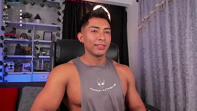 Snapshot of Couple_muscle1 chatting on 17, 2, 2025 Couple muscle1 online show from 17, 2, 2025
