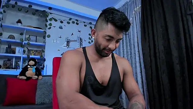 Snapshot of Couple_muscle1 chatting on 8, 9, 2025 Couple muscle1 online show from 8, 9, 2025