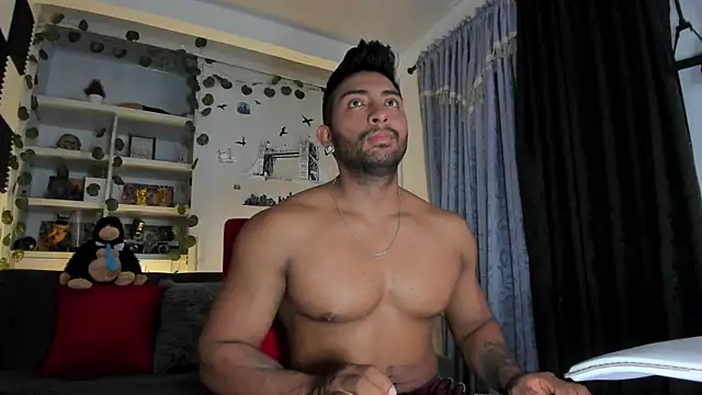 Snapshot of Couple_muscle1 chatting on 14, 9, 2025 Couple muscle1 online show from 14, 9, 2025