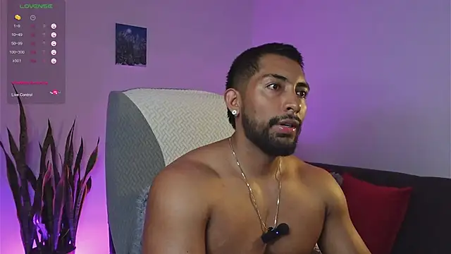 Snapshot of Couple_muscle1 chatting on 25, 5, 2026 Couple muscle1 online show from 25, 5, 2026