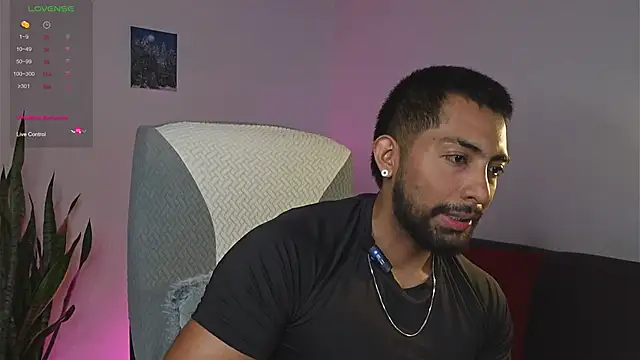 Snapshot of Couple_muscle1 chatting on 28, 5, 2026 Couple muscle1 online show from 28, 5, 2026