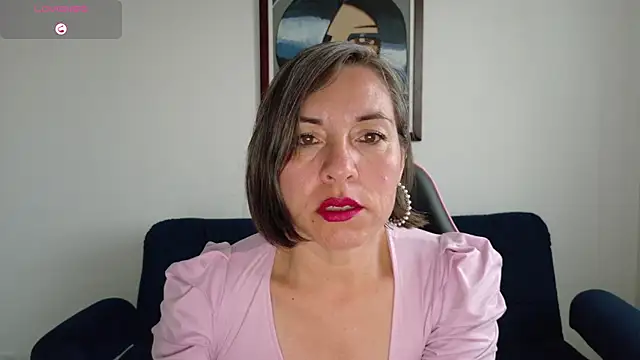 Lady breaks hearts online show from 4, 12, 2025