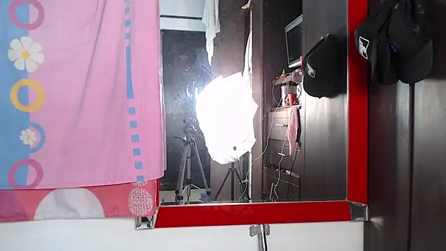 Snapshot of lizandandrew_hot chatting on 1, 3, 2025 lizandandrew hot online show from 1, 3, 2025