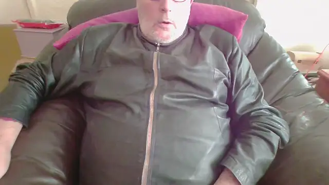 Snapshot of Leatherman63 chatting on 13, 9, 2025 Leatherman63 online show from 13, 9, 2025