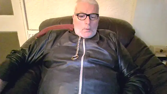 Snapshot of Leatherman63 chatting on 23, 10, 2025 Leatherman63 online show from 23, 10, 2025
