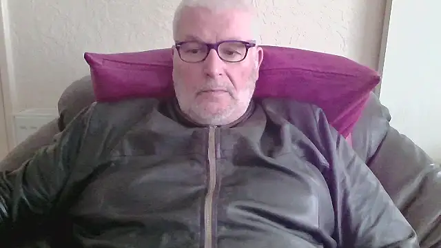 Snapshot of Leatherman63 chatting on 25, 10, 2025 Leatherman63 online show from 25, 10, 2025