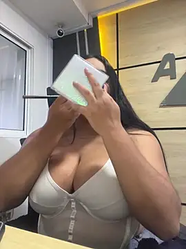 little lissiee online show from 5, 4, 2026