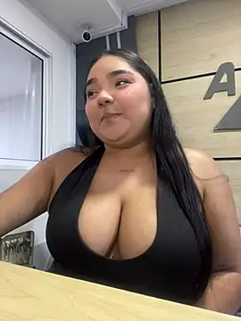 Snapshot of little_lissiee chatting on 19, 4, 2026 little lissiee online show from 19, 4, 2026