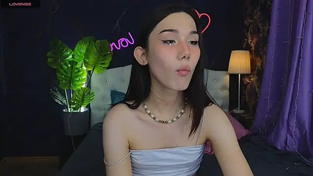 Snapshot of Kaia_Sunshine_Mia chatting on 4, 12, 2024 Kaia Sunshine Mia online show from 4, 12, 2024