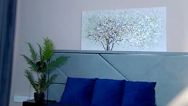 Snapshot of NicoleRosss chatting on 10, 11, 2025 NicoleRosss online show from 10, 11, 2025