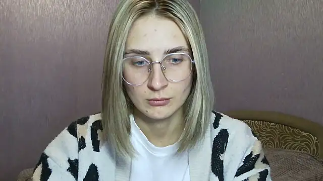 Snapshot of Jessie_August chatting on 13, 12, 2024 Jessie August online show from 13, 12, 2024