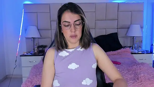 IsisLoveyes  online show from 12, 12, 2024