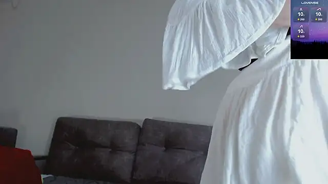 Amina Barbarian online show from 8, 11, 2025