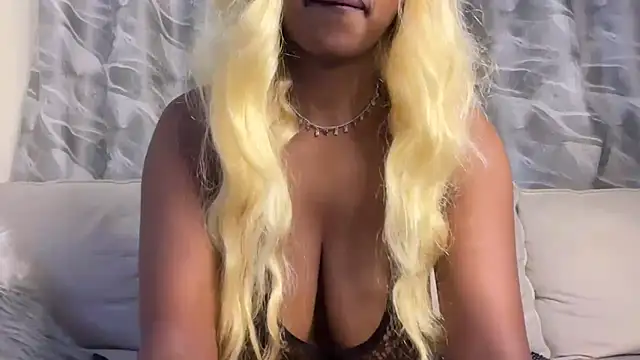 Snapshot of Chocolate_queen2 chatting on 3, 5, 2026 Chocolate queen2 online show from 3, 5, 2026