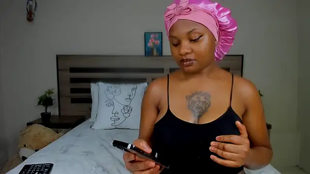 Snapshot of Renee-18 chatting on 22, 12, 2024 Renee-18 online show from 22, 12, 2024