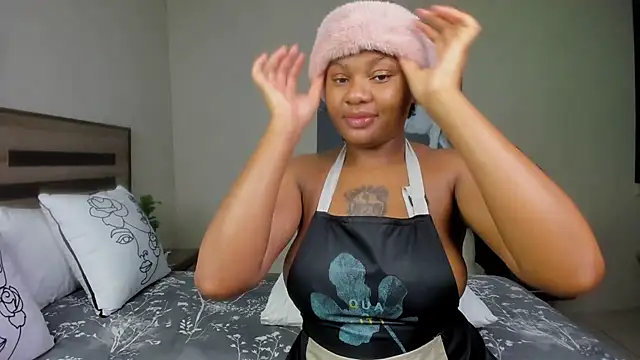 Snapshot of Renee-18 chatting on 19, 2, 2025 Renee-18 online show from 19, 2, 2025