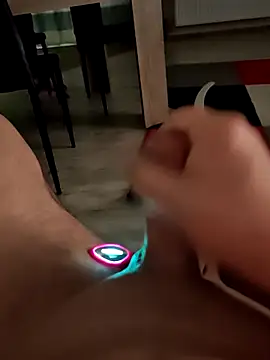 Szeltolo001 online show from 12, 2, 2026