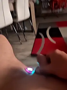 Szeltolo001 online show from 7, 4, 2026