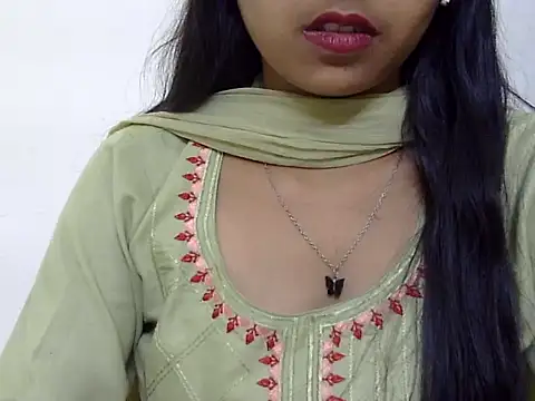 Snapshot of momo_lov chatting on 18, 3, 2025 momo lov online show from 18, 3, 2025