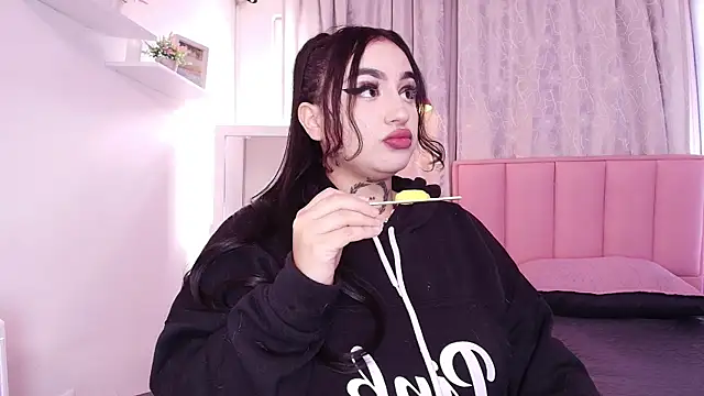 bella-green online show from 27, 1, 2025