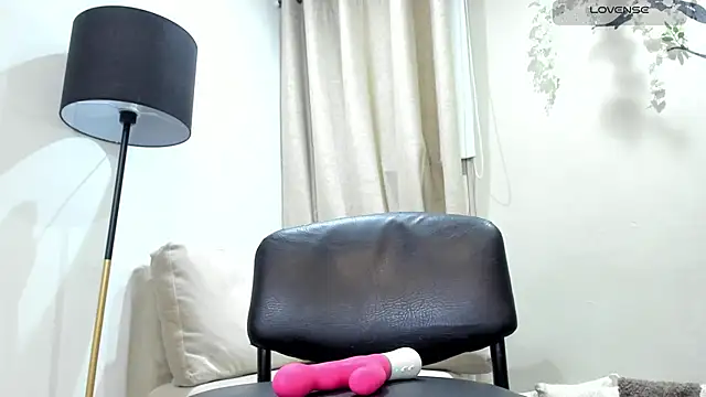 Snapshot of _alaiasmile_ chatting on 21, 4, 2026 alaiasmile online show from 21, 4, 2026