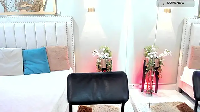 Snapshot of _alaiasmile_ chatting on 27, 4, 2026 alaiasmile online show from 27, 4, 2026