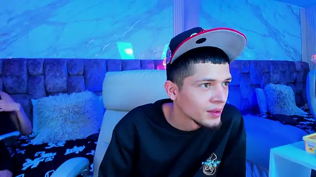 kendalltaylorr online show from 8, 4, 2026