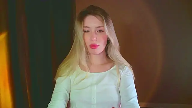 mia raspberrie online show from 14, 12, 2024