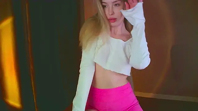 mia raspberrie online show from 14, 12, 2024