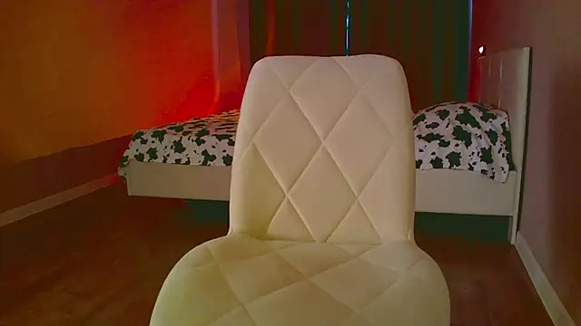 mia raspberrie online show from 10, 2, 2025