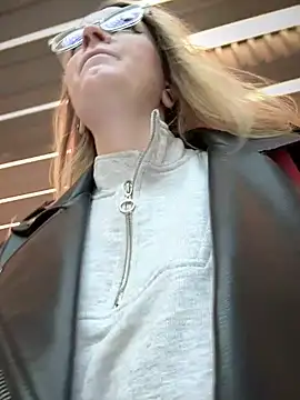 Teya moon  online show from 27, 12, 2024