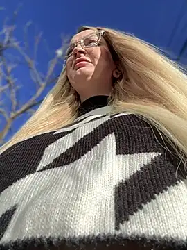 Teya moon  online show from 3, 1, 2025