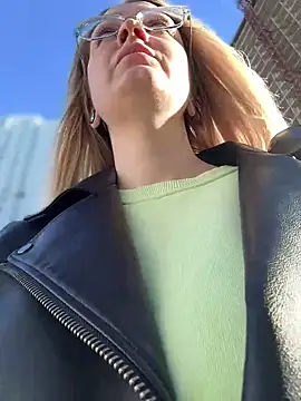 Teya moon  online show from 8, 1, 2025