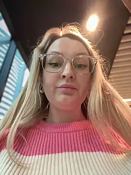 Teya moon  online show from 15, 1, 2025