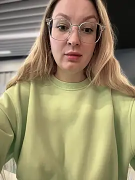 Teya moon  online show from 20, 1, 2025