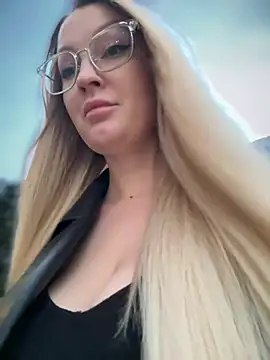 Teya moon  online show from 15, 2, 2025